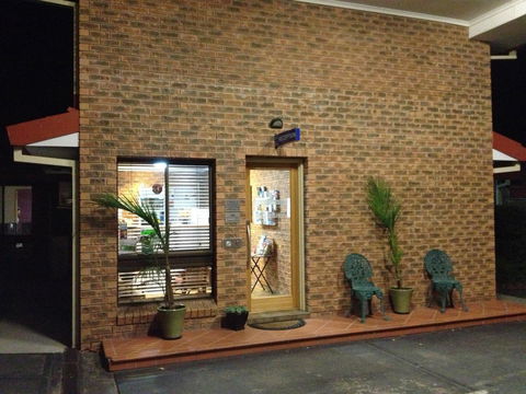 Hume Country Motor Inn - Accommodation Main Beach 21