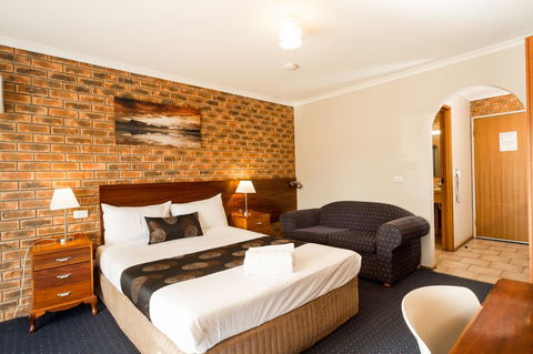 Hume Country Motor Inn - Accommodation Main Beach 3