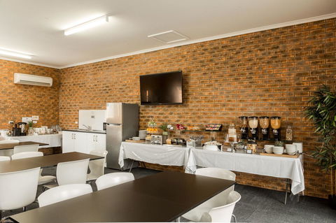 Hume Country Motor Inn - Accommodation Main Beach 1