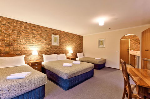 Hume Country Motor Inn - Accommodation Main Beach 43