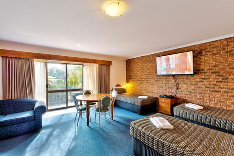 Hume Country Motor Inn - Accommodation Main Beach 16