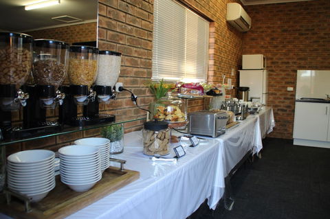 Hume Country Motor Inn - Accommodation Main Beach 9