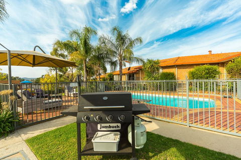 Hume Country Motor Inn - Accommodation Main Beach 2