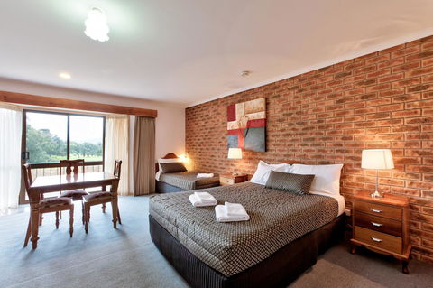 Hume Country Motor Inn - Accommodation Main Beach 15