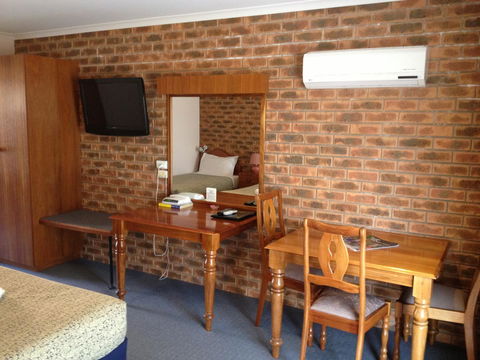 Hume Country Motor Inn - Accommodation Main Beach 19