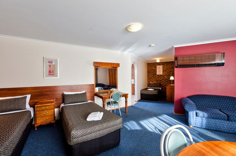 Hume Country Motor Inn - Accommodation Main Beach 33