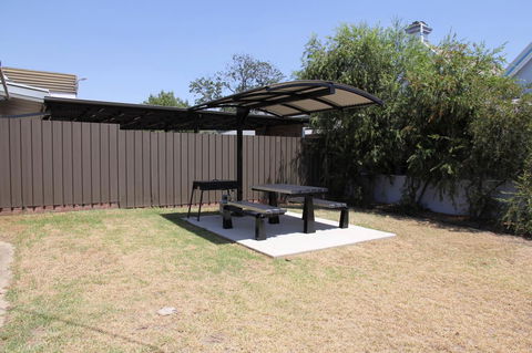 Tumut Apartments - Accommodation Main Beach 19