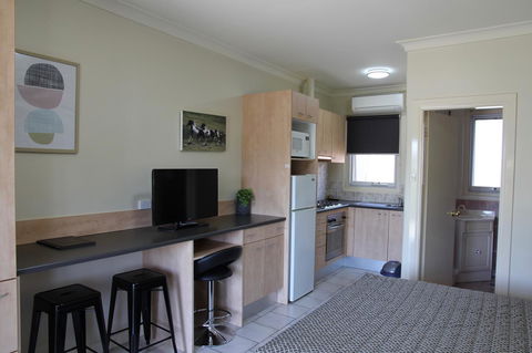 Tumut Apartments - Accommodation Main Beach 8
