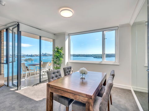Panoramic Harbour Views And Unbeatable Comfort - Accommodation Main Beach 6
