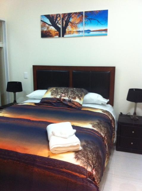 Nomikis\'On The Avenue - Accommodation Main Beach 13