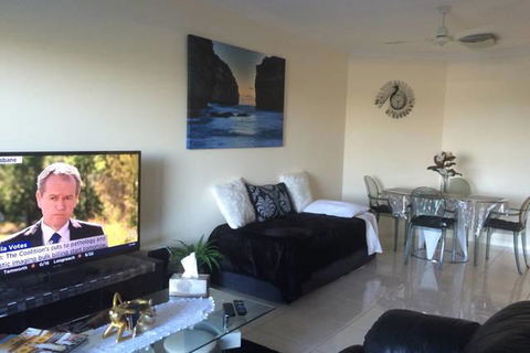 Nomikis\'On The Avenue - Accommodation Main Beach 18