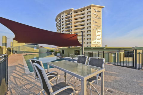 Nomikis\'On The Avenue - Accommodation Main Beach 12