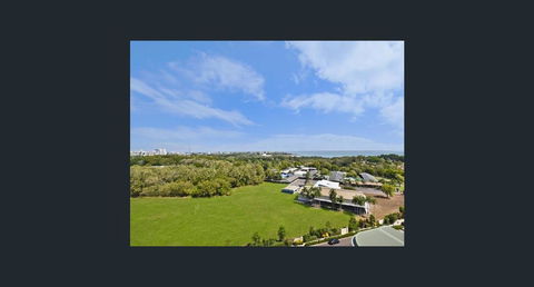 Nomikis\'On The Avenue - Accommodation Main Beach 0