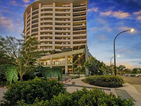 Nomikis\'On The Avenue - Accommodation Main Beach 1