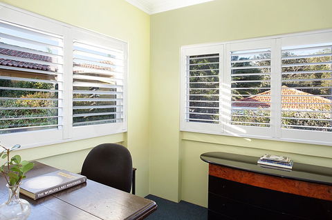 Art Deco Apartment With Breathtaking Water Views - Accommodation Main Beach 8