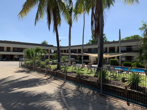 Pine Tree Motel - Accommodation Main Beach 2