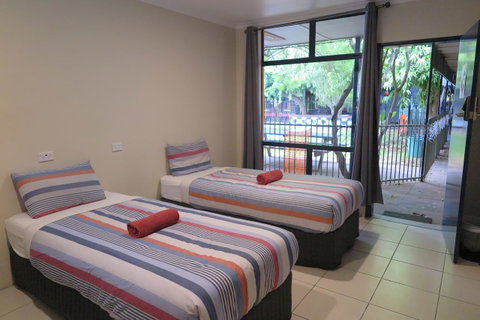Jump Inn Alice Budget Accommodation - Accommodation Main Beach 3
