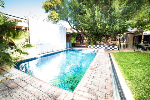 Jump Inn Alice Budget Accommodation - Accommodation Main Beach 1
