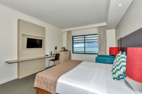 Mantra On The Esplanade - Accommodation Main Beach 3