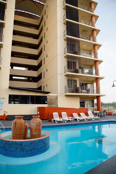 Cullen Bay Resorts - Accommodation Main Beach 9