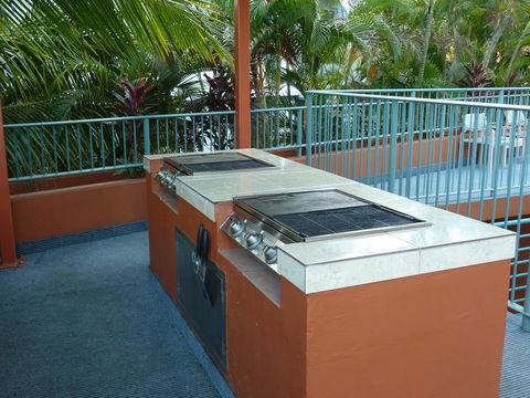 Cullen Bay Resorts - Accommodation Main Beach 17