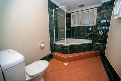 Beaches Serviced Apartments - Accommodation Main Beach 33