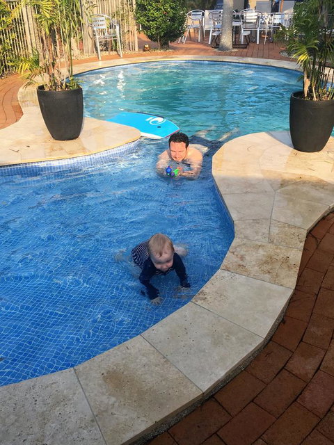 Beaches Serviced Apartments - Accommodation Main Beach 14