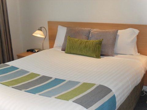 Beaches Serviced Apartments - Accommodation Main Beach 8
