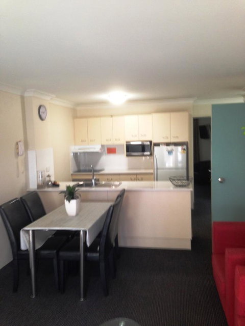 Beaches Serviced Apartments - Accommodation Main Beach 37