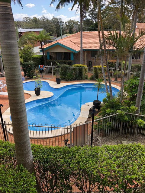 Beaches Serviced Apartments - Accommodation Main Beach 10