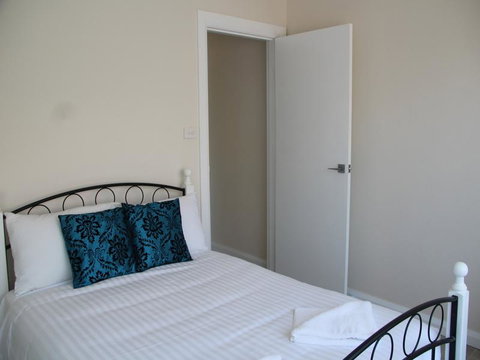 Beaches Serviced Apartments - Accommodation Main Beach 3
