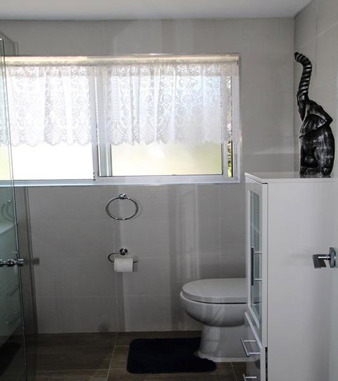 Beaches Serviced Apartments - Accommodation Main Beach 2