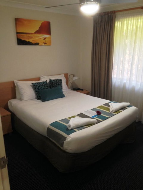Beaches Serviced Apartments - Accommodation Main Beach 39