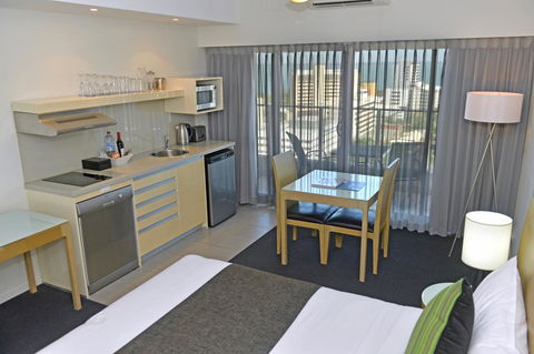 Mantra Pandanas - Accommodation Main Beach 17