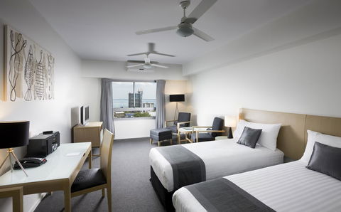 Mantra Pandanas - Accommodation Main Beach 12