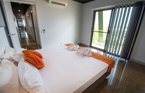 Magnum Serviced Apartments - Accommodation Main Beach 34