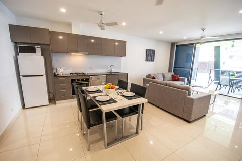 Magnum Serviced Apartments - Accommodation Main Beach 11