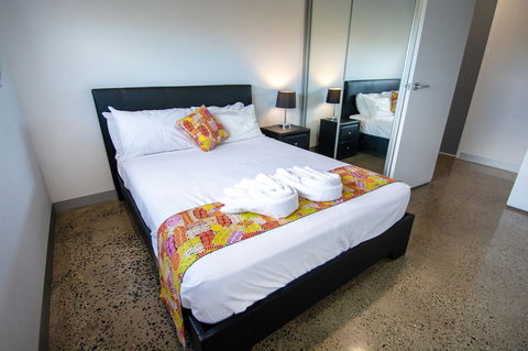 Magnum Serviced Apartments - Accommodation Main Beach 2