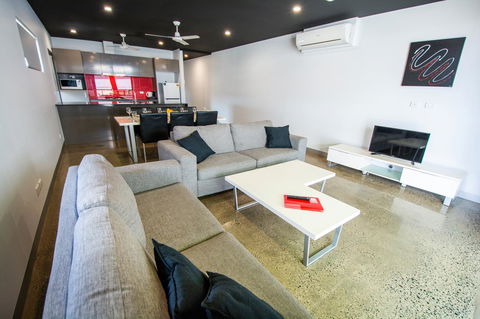 Magnum Serviced Apartments - Accommodation Main Beach 4