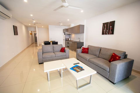 Magnum Serviced Apartments - Accommodation Main Beach 14