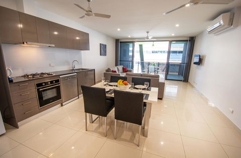 Magnum Serviced Apartments - Accommodation Main Beach 12