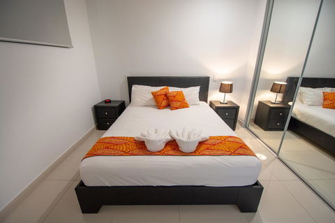 Magnum Serviced Apartments - Accommodation Main Beach 3
