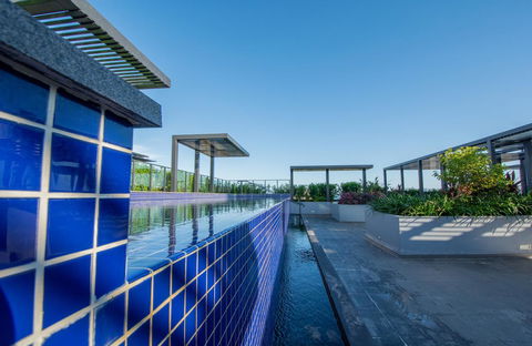 Magnum Serviced Apartments - Accommodation Main Beach 23