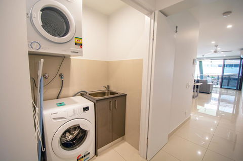 Magnum Serviced Apartments - Accommodation Main Beach 15