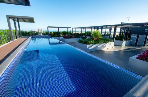 Magnum Serviced Apartments - Accommodation Main Beach 0