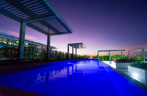 Magnum Serviced Apartments - Accommodation Main Beach 1