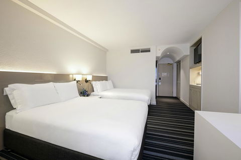 DoubleTree By Hilton Esplanade Darwin - Accommodation Main Beach 17