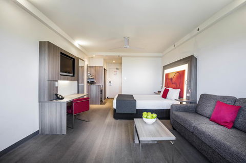 Novotel Darwin CBD - Accommodation Main Beach 9