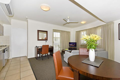 Metro Advance Apartments & Hotel - Accommodation Main Beach 16