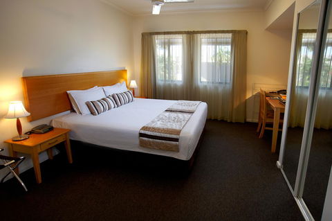 Metro Advance Apartments & Hotel - Accommodation Main Beach 8